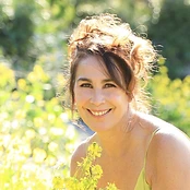 Portrait of certified Hunyuan Qi Therapy coach Tiffany Scruggs
