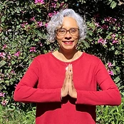 Portrait of certified Hunyuan Qi Therapy coach Elizabeth Estrada
