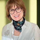 Portrait of certified Hunyuan Qi Therapy coach Petra Segger
