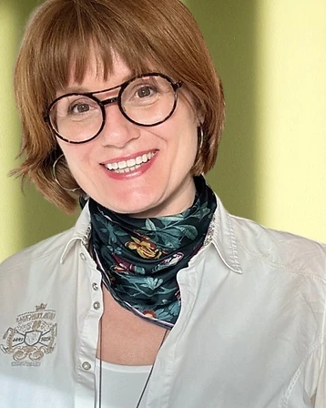 Portrait of certified Hunyuan Qi Therapy coach Petra Segger