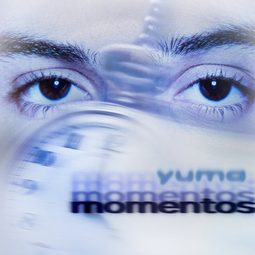 Cover art de Momentos: primer plano de ojos con efecto de reloj difuminado y tipografía apilada