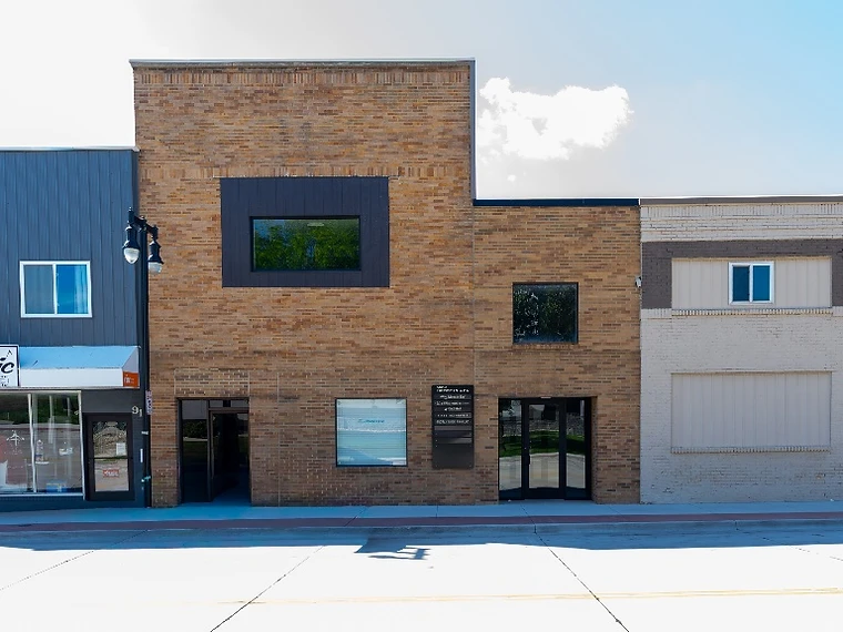 Building facade on 4th Avenue, Worthington