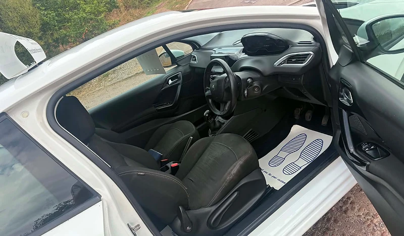 Peugeot 208 6