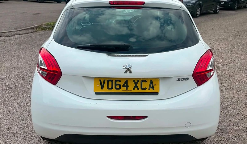 Peugeot 208 5