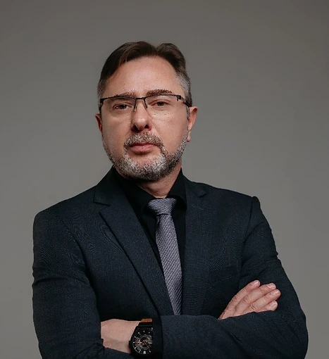 Dr. Marlon Peruci – Fundador · 25 anos de atuação