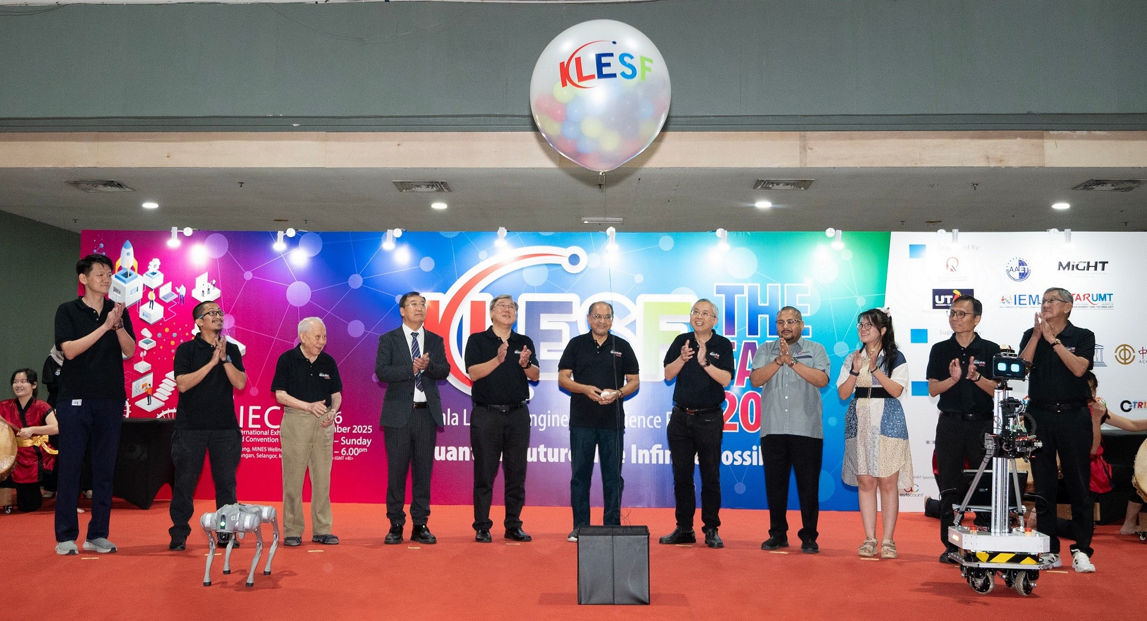 KLESF opening ceremony with officials and robots