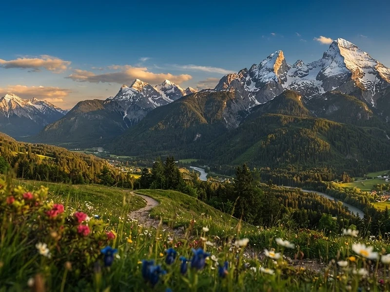 Alpenpanorama bei Sonnenuntergang