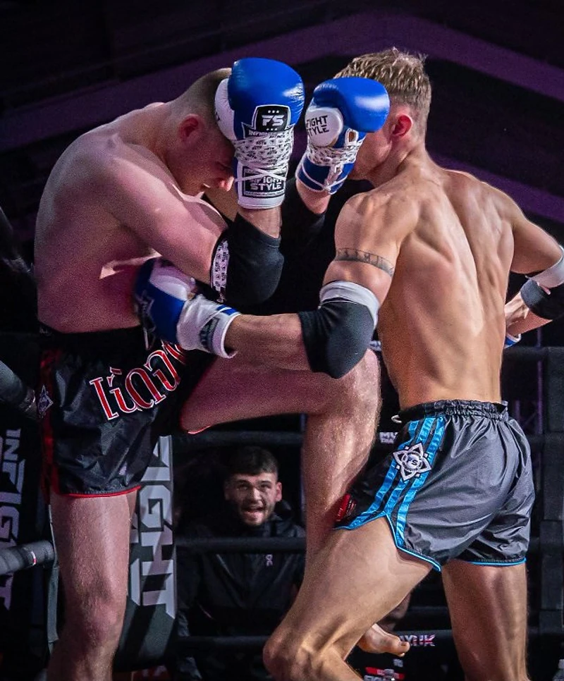 Muay Thai focus mitt work
