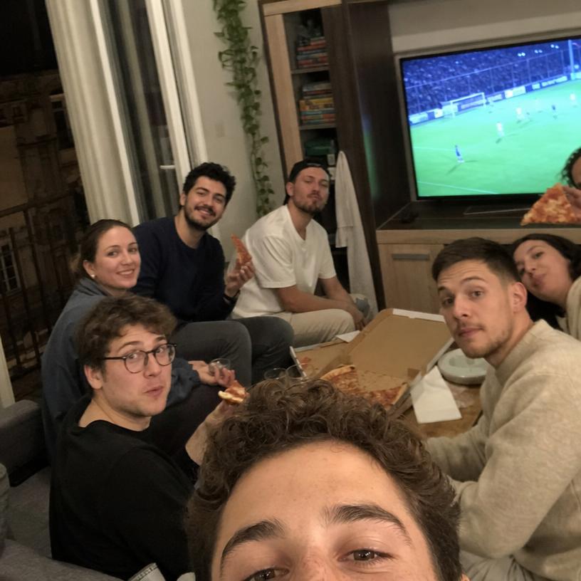 Soirée pizza et match entre amis