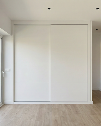 Puertas de gran formato con juntas minimalistas