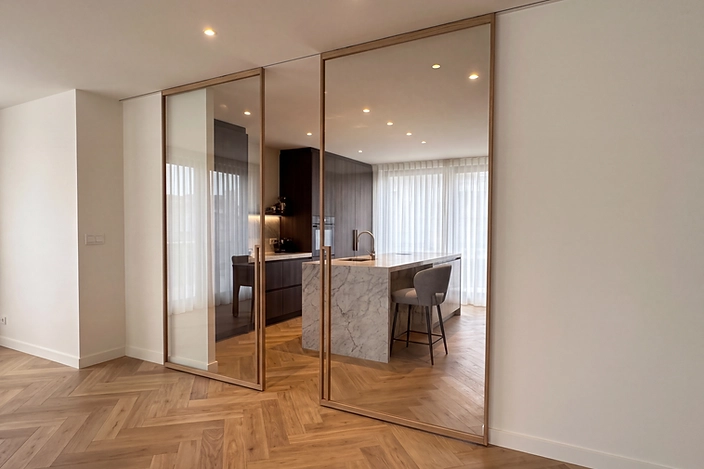 Modelo AIR — partición pivotante de roble y vidrio