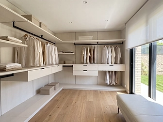 Mod. Bonn — vestidor en L con salida al patio