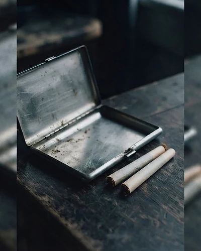 THE CIGARETTE CASE