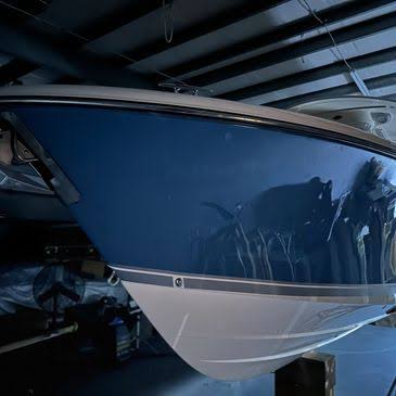 Complete Gelcoat Oxidation Revival & Mirror-Finish Hull Polish