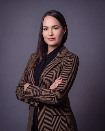 Me Bianca Cuzmanov, Avocate