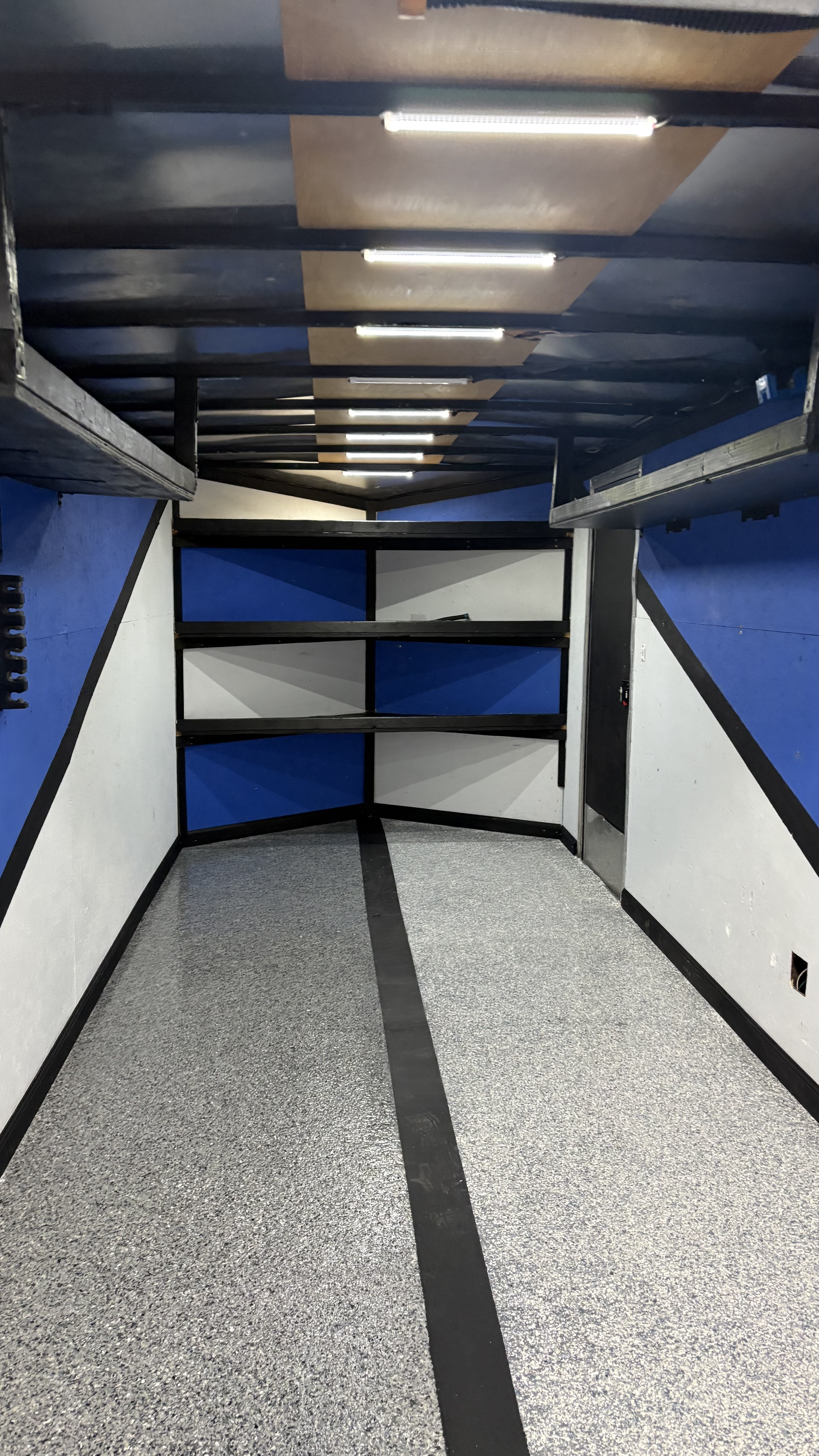 Showroom Garage — Black Inlay Design