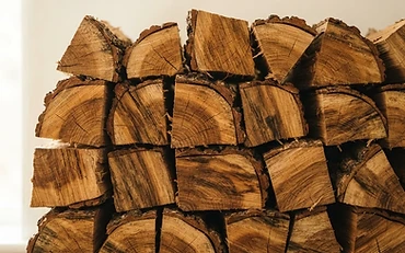 Premium kiln-dried hardwood logs