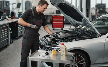 Manutenzione Auto: Guida al Tagliando e Cambio Olio