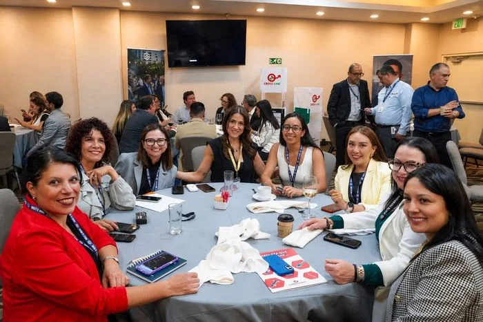 Empresarias reunidas en una mesa de un encuentro anterior de Mekanexia