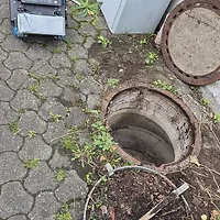 Professionelles Werkzeug und Rohrkamera zur Rohrreinigung