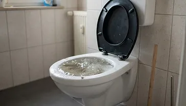 WC verstopft – und die Saugglocke hilft nicht?