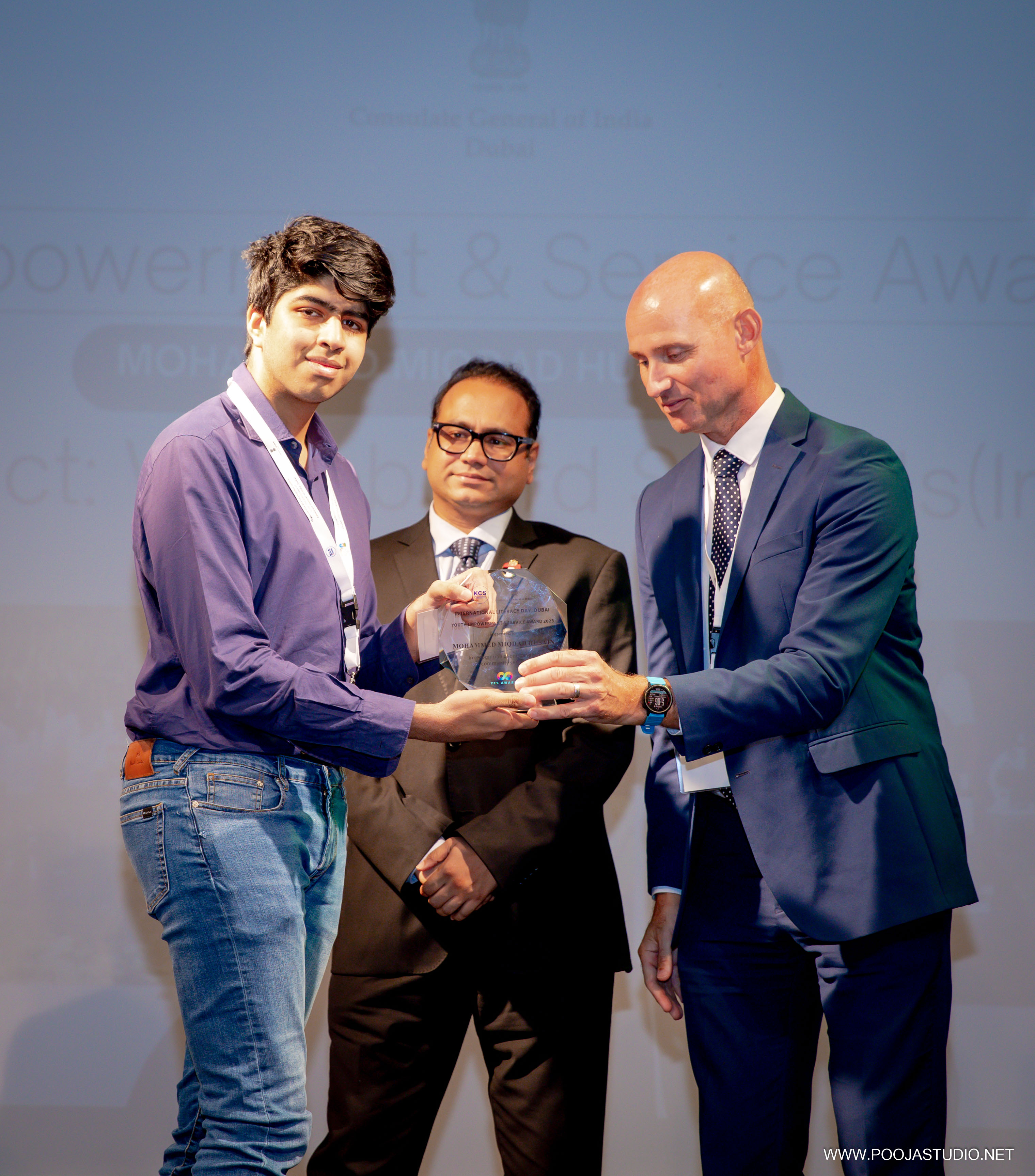 Awardee Mohammed Miqdad Hussain receiving a YES Award