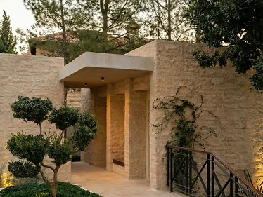 Hotel Courtyard in Dead Sea, gallery view 1