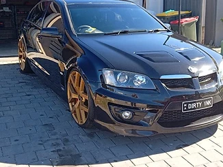 HSV GTS — Front view with gold wheels
