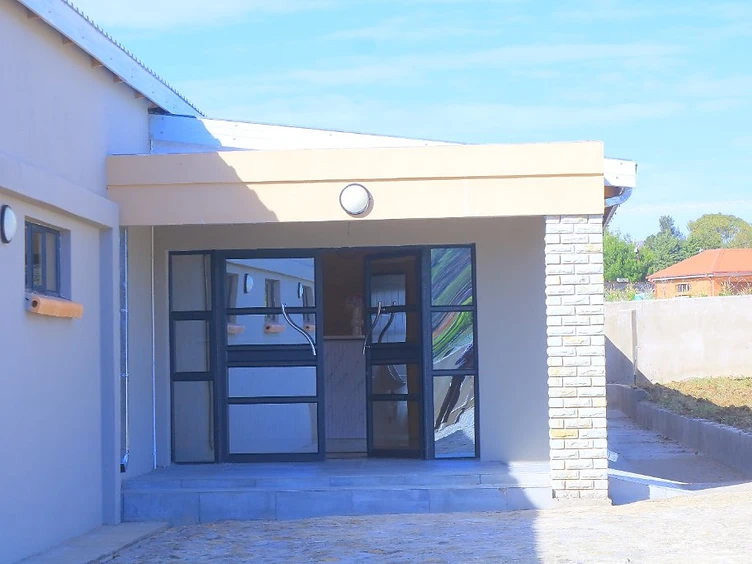 Entrance of Bataung Guest House