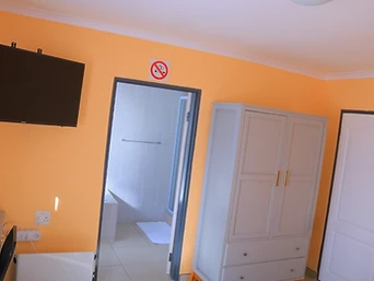 Room & en-suite access