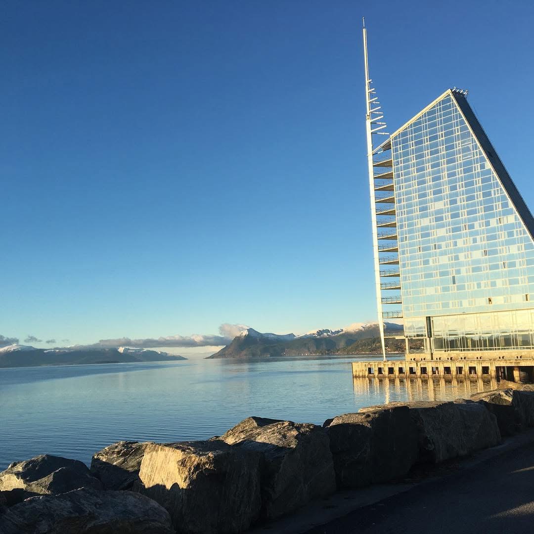 Scandic Seilet i Molde sett fra vannet