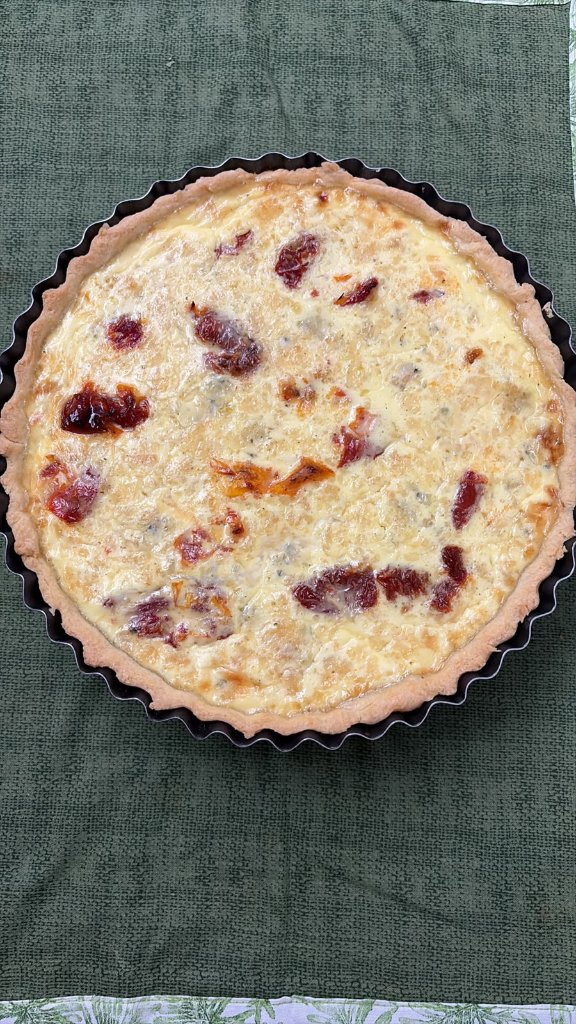 Quiche artesanal com tomate seco