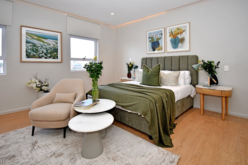Suite with Seating