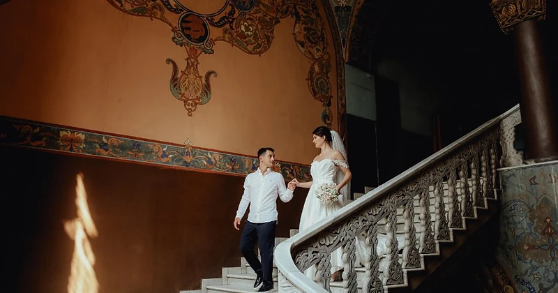 Wedding photography tips — a beautifully crafted wedding photo album by Dreams Photography