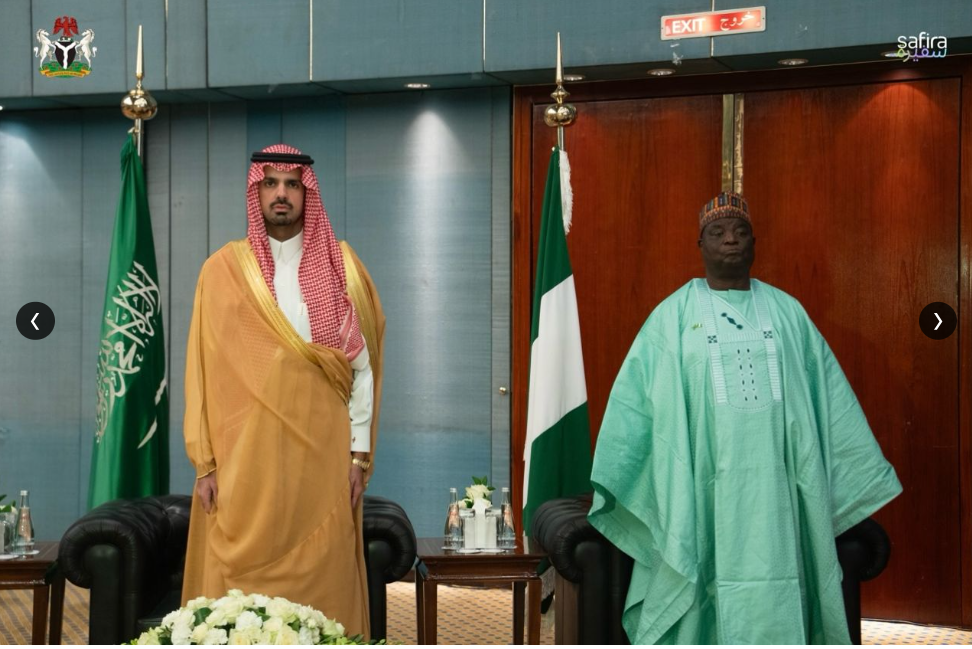 The Nigerian delegation and attendees at the 66th Independence Anniversary reception.