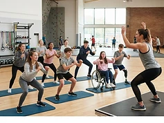 Nastolatkowie podczas zajęć fitness w centrum sportowym