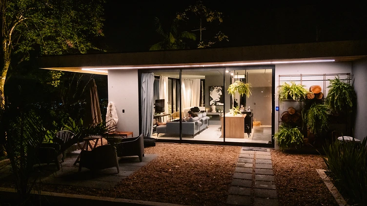 Cabana Panorama iluminada à noite