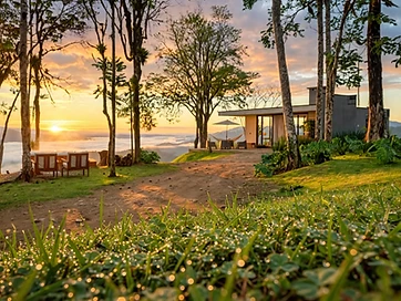 Cabana Panorama ao nascer do sol sobre o mar de nuvens