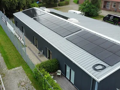 Photovoltaikanlage von A&J Elektrotechnik in Berne: 25,81 kWp mit 14 kWh Speicher