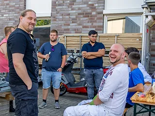 Teampause nach der Montage