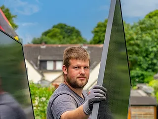 Monteur bei der Arbeit