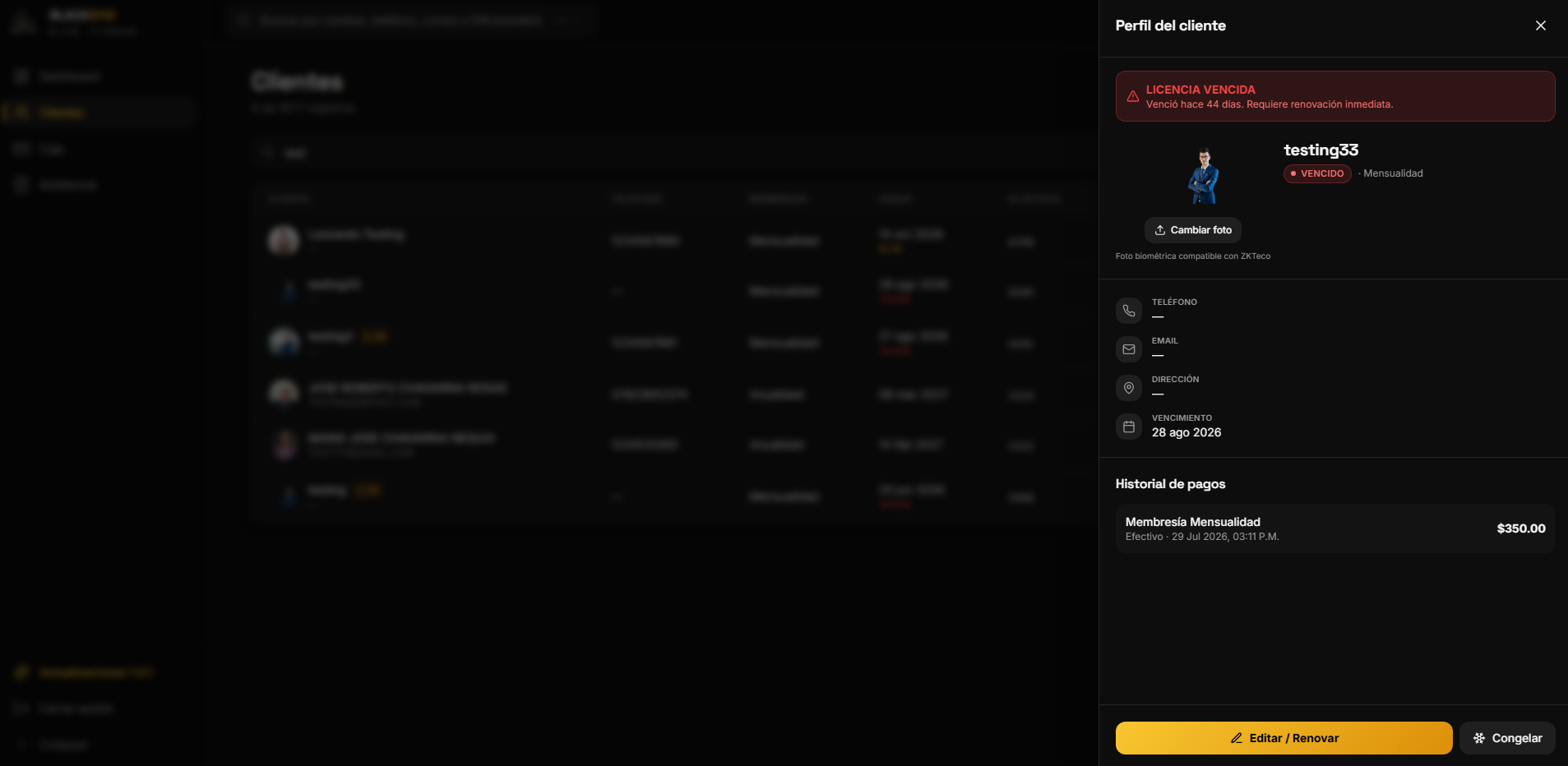 Panel de perfil del cliente del sistema de Black Gym con historial de pagos, datos de contacto y estado de membresía
