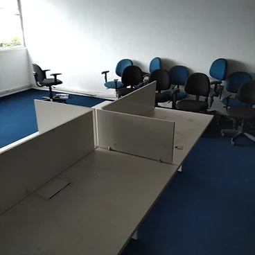 Desmontagem de mobiliário corporativo