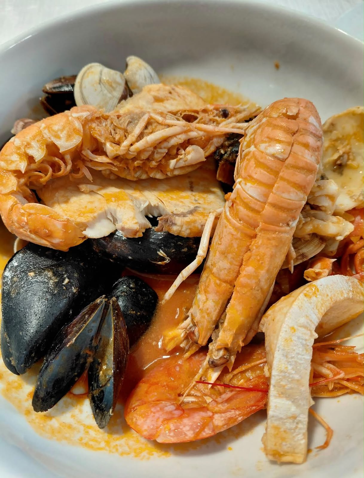 Antipasto di mare e vino rosato