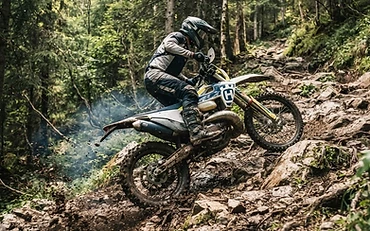 The Ultimate Guide to the Lightest Enduro Bikes 2026