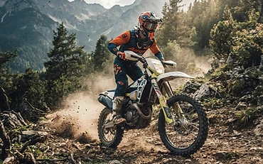 How to Stand on the Footpegs with Correct Body Position