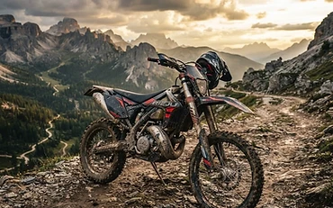 Rieju MR 300 Racing and the 300cc Class Weight Comparison