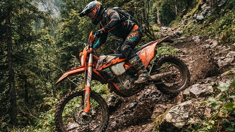 Mastering the Descent: How to Ride Downhill Enduro Safely