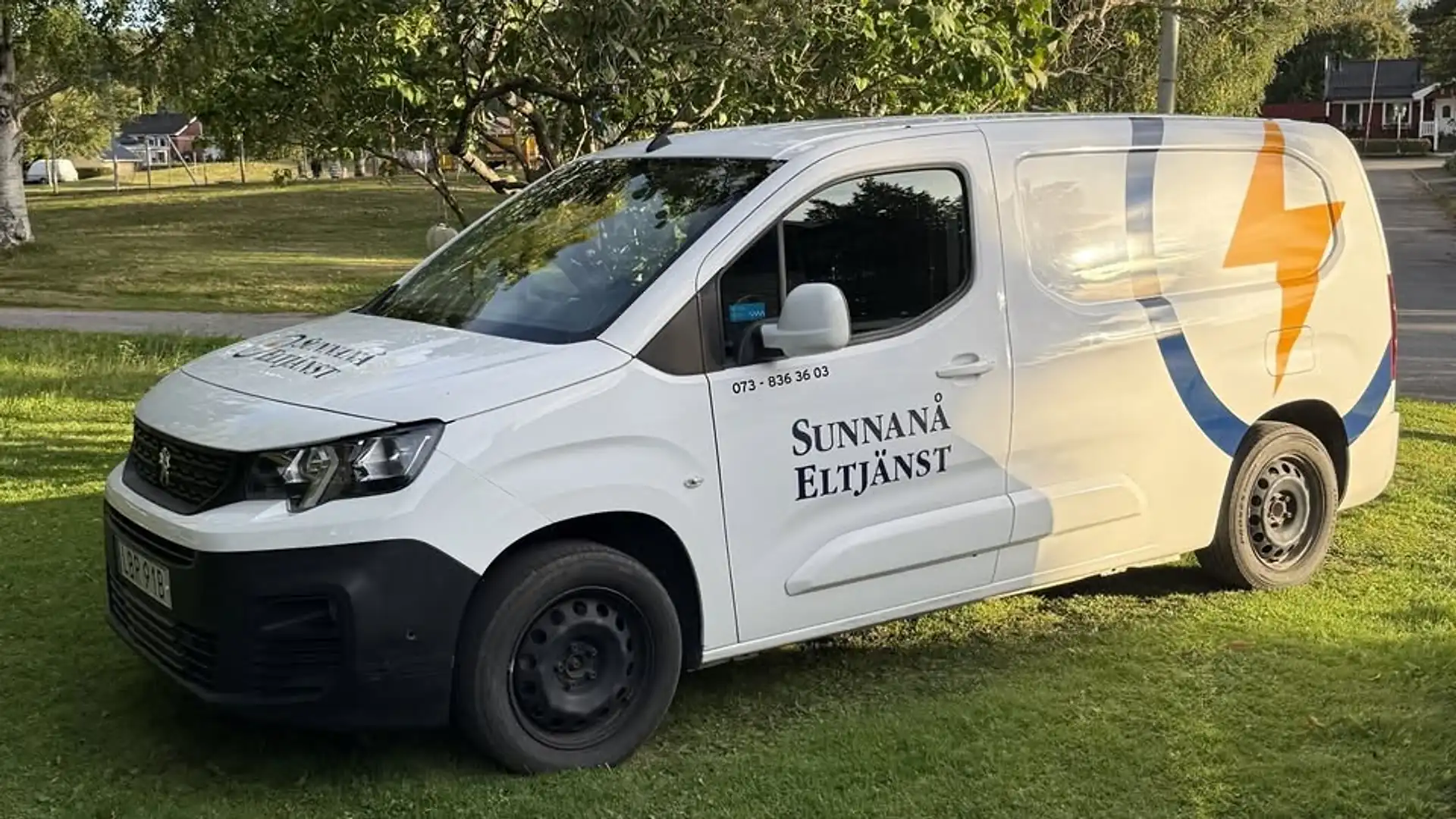 Sunnanå Eltjänsts servicebil i Skellefteå