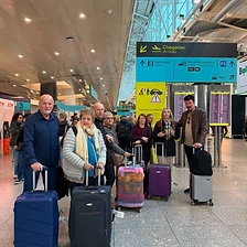 Grupo no aeroporto de Lisboa